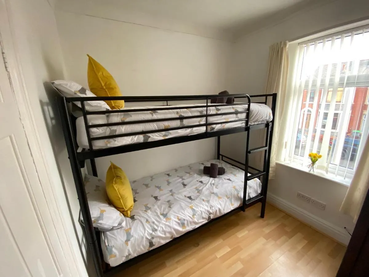 Blackpool Abode - Ansdell House Holiday home